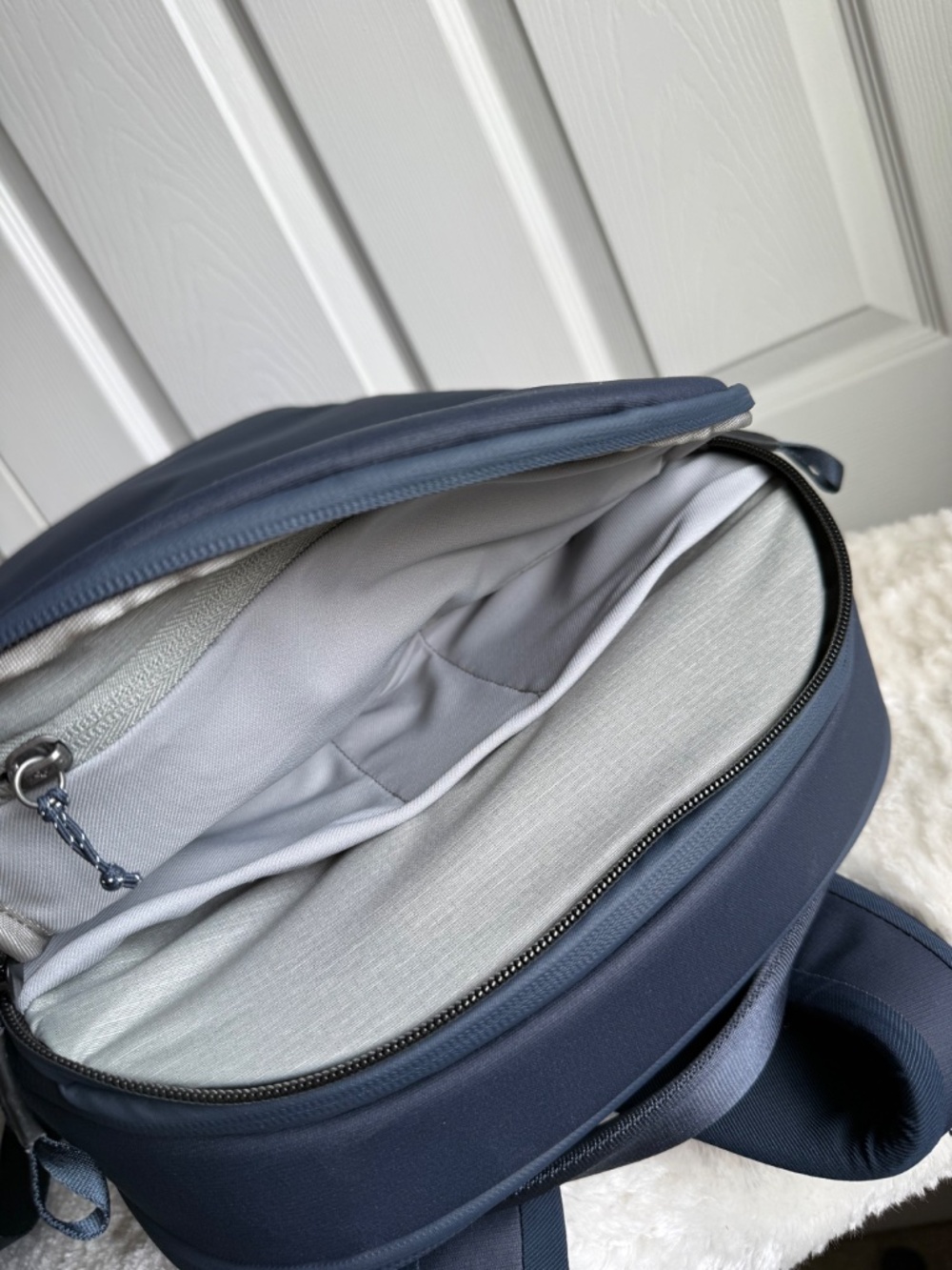 NWOT Peak Design 30L Travel Backpack - Midnight Blue - Picture 10 of 14